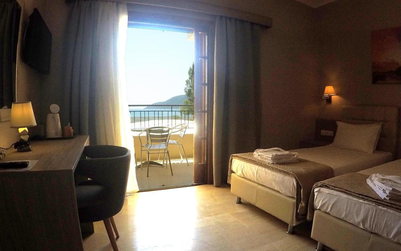 Sunwaves Beach Hotel วาซีลีกี ภายนอก รูปภาพ