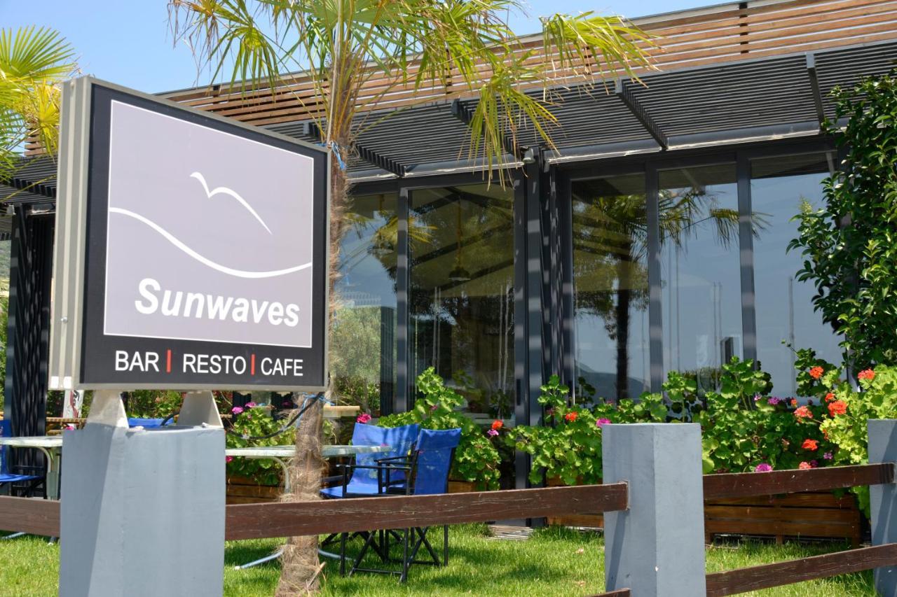 Sunwaves Beach Hotel วาซีลีกี ภายนอก รูปภาพ