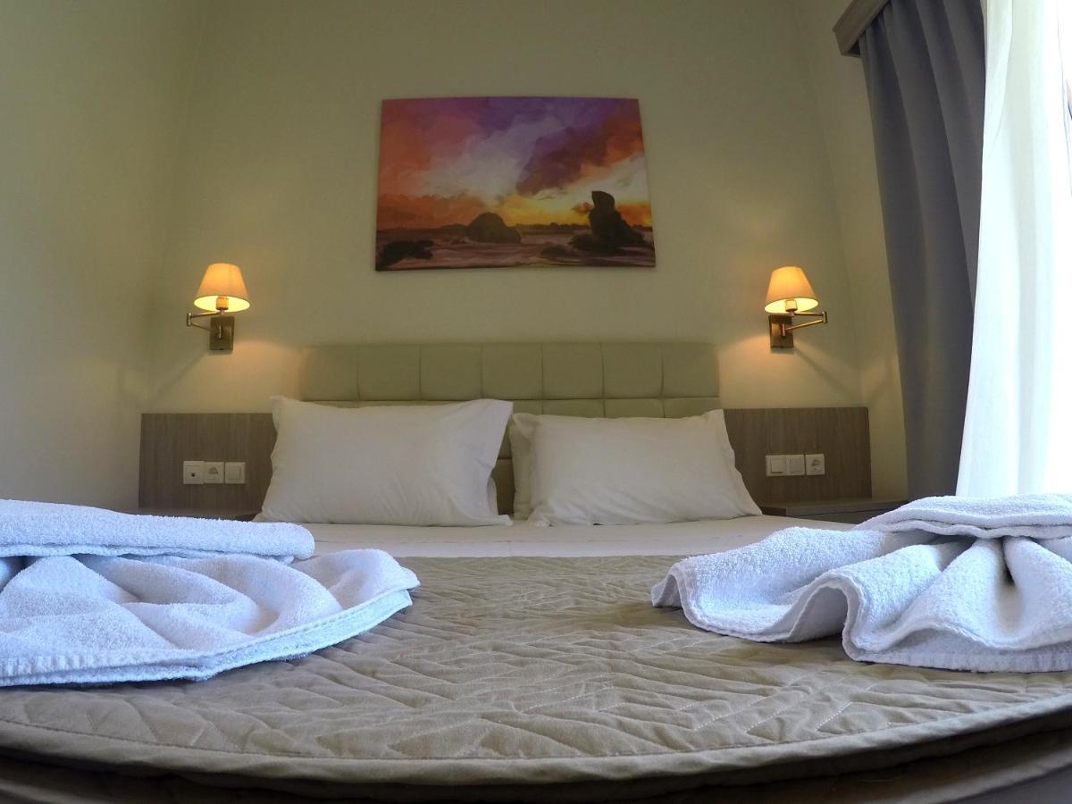Sunwaves Beach Hotel วาซีลีกี ภายนอก รูปภาพ